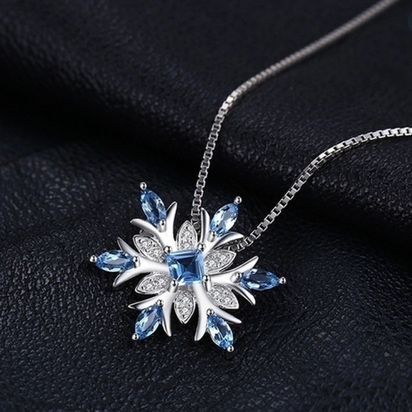 925 Sterling Silver Snowflake Pendant With Chain - Picture 3 of 5